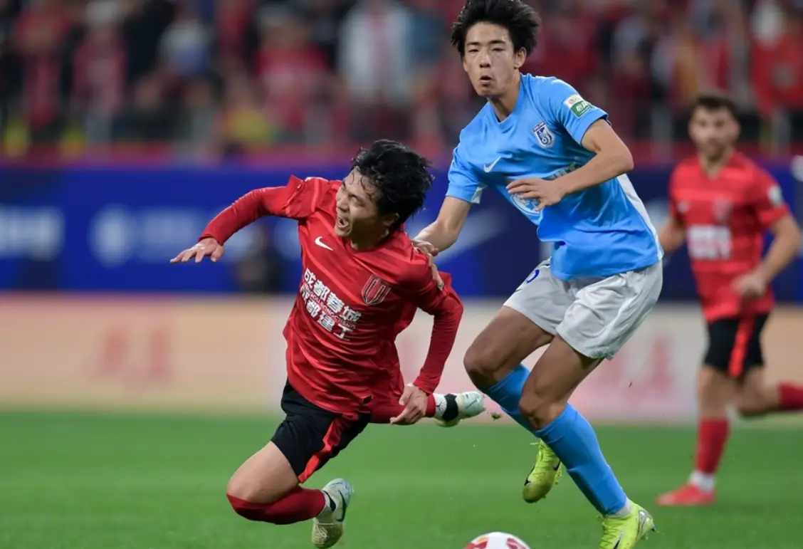 关于赛地聚焦——德国杯赛前热度飙升，成都蓉城主帅复盘，气氛紧张，训练强度明显提升的信息