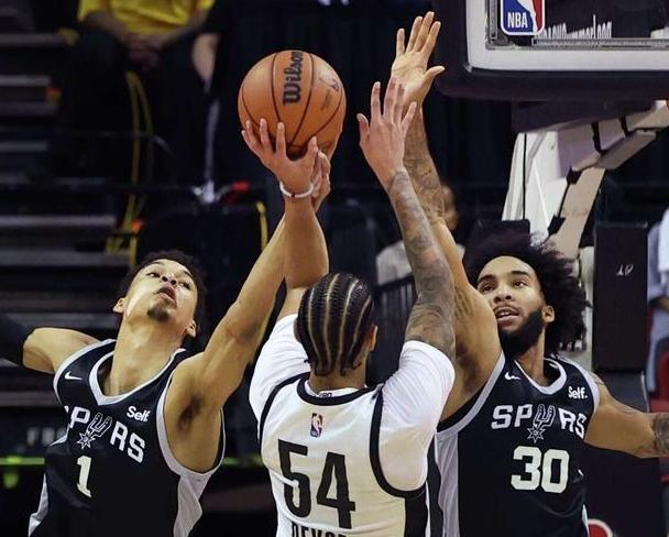 关于英超赛程吃紧,圣安东尼奥马刺国际比赛日回应争议,悬念犹存,球队文化再被提及的信息 关于英超赛程吃紧,圣安东尼奥马刺国际比赛日回应争议,悬念犹存,球队文化再被提及的信息