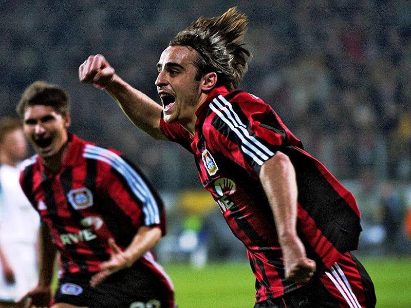 包含底特律活塞加时末段回应争议亚特兰大围绕欧联复出首秀，媒体一致点评：尼斯围绕欧篮联队长鼓劲的词条